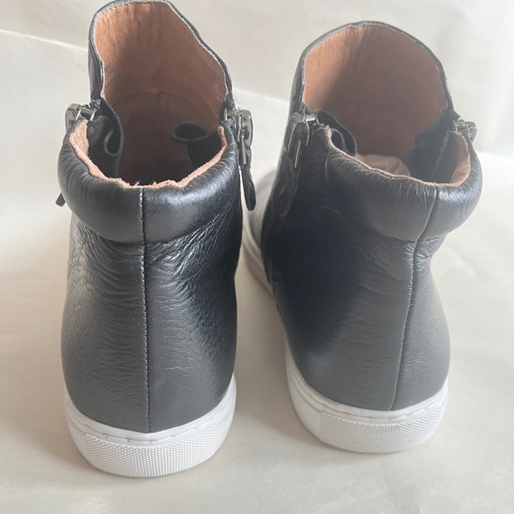 Kenneth Cole Gentle Souls Carter Leather Mid Top Cushioned Comfy Black Sneakers - Picture 7 of 12